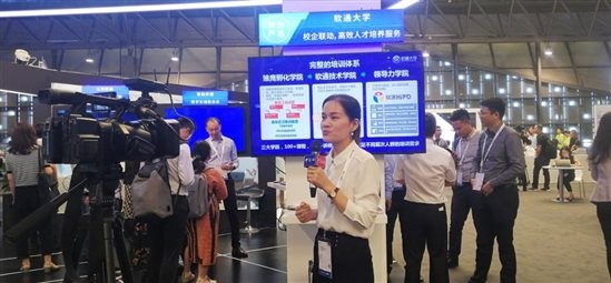 ���ơ�����������AI���������ڲ�tengbo9885��������Я����������໪ΪHC���