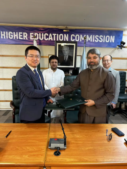 10��̨���ڲ�tengbo9885��������������ƪ�£���е�����б�ͻ�˹̹���������������Ǳ�������Ŀ